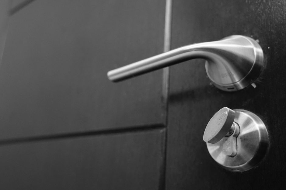 Modern entry door handle and secure lock system